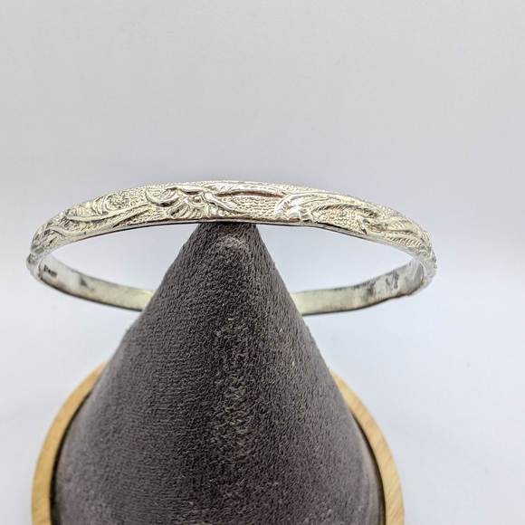 Mexico Silver Bangle With Leaf Design - Picture 1 of 12